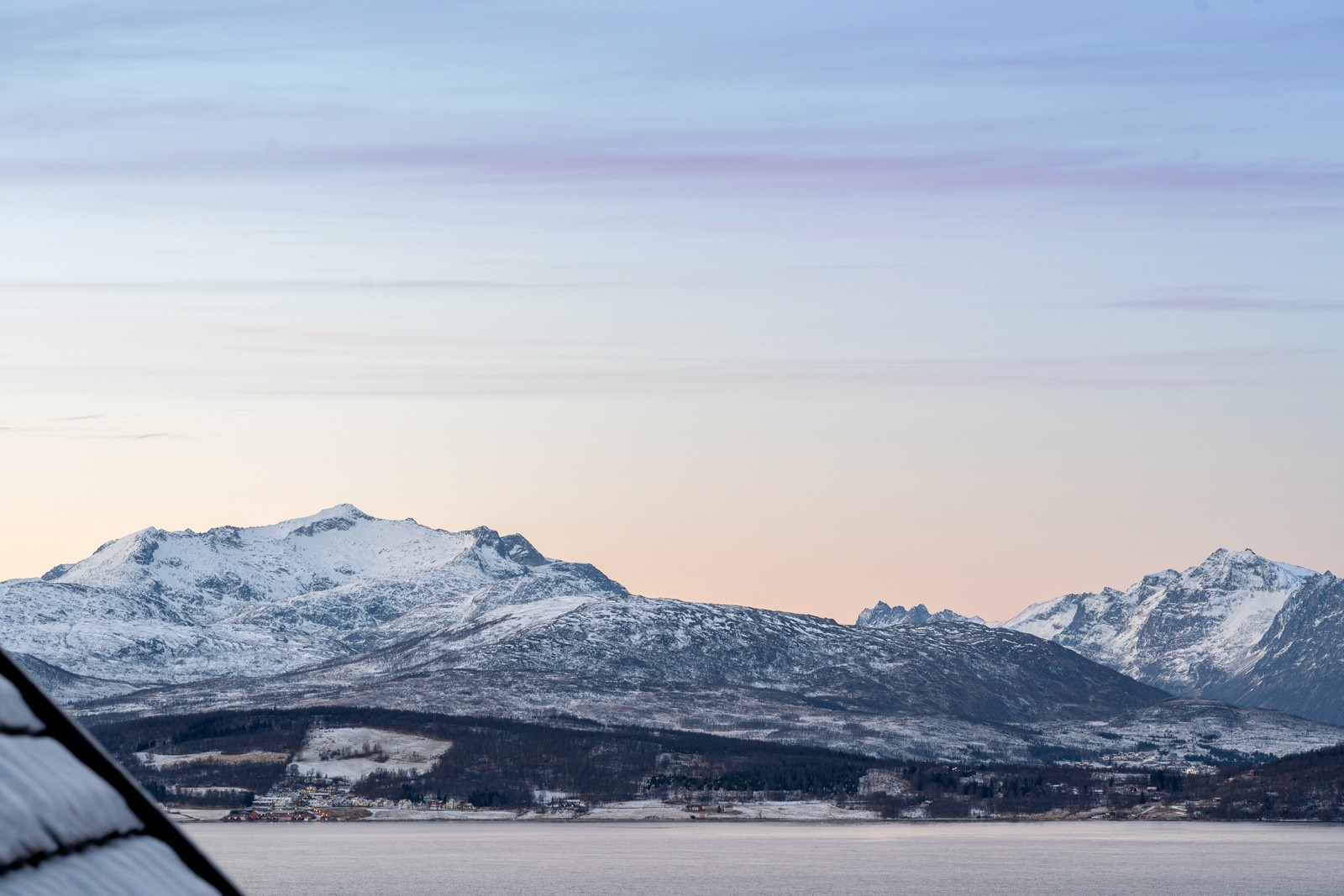 Fra boligen har du meget gode sol- og utsiktsforhold.