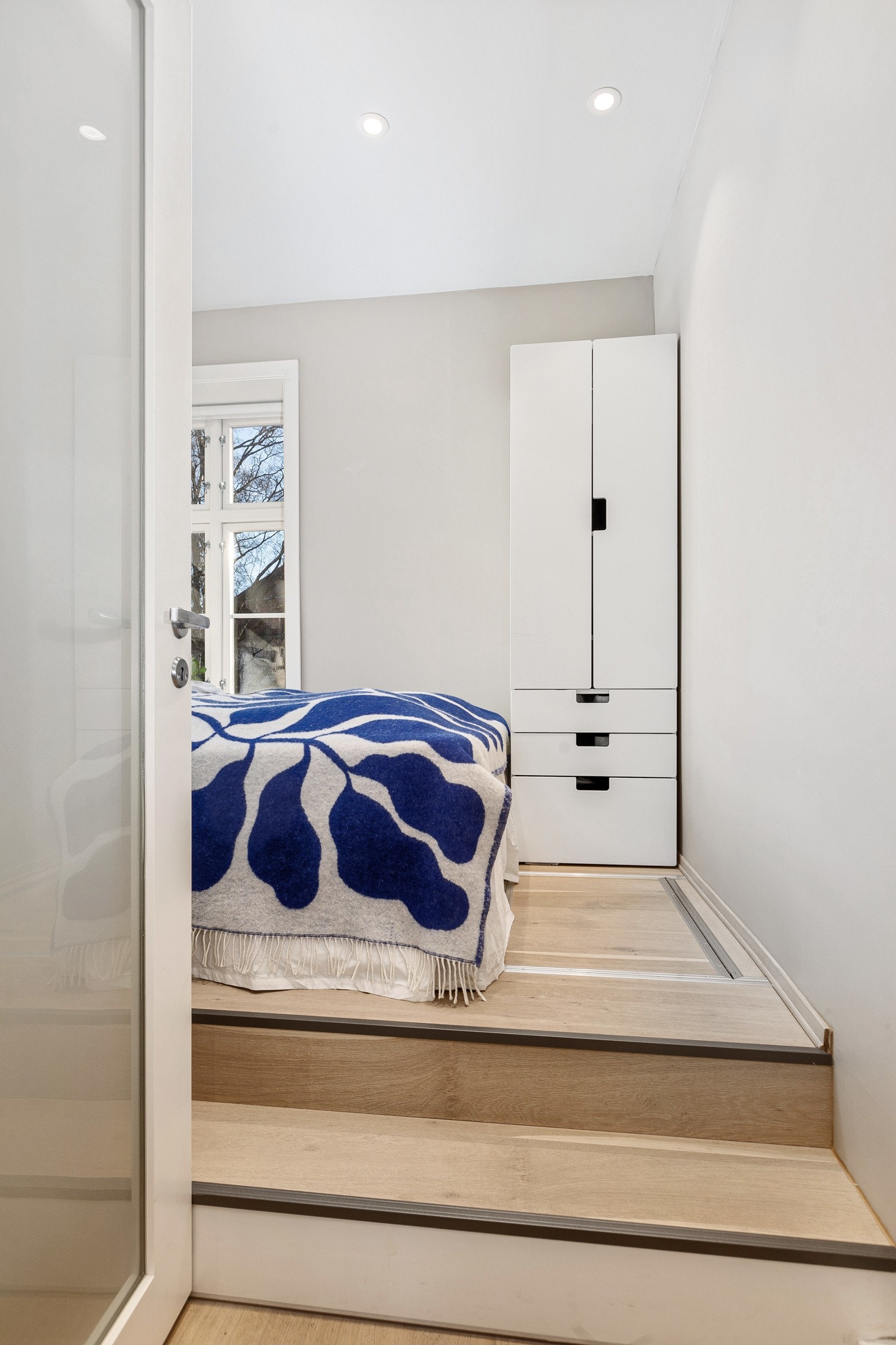 Soverom sett fra entré Galleribilde