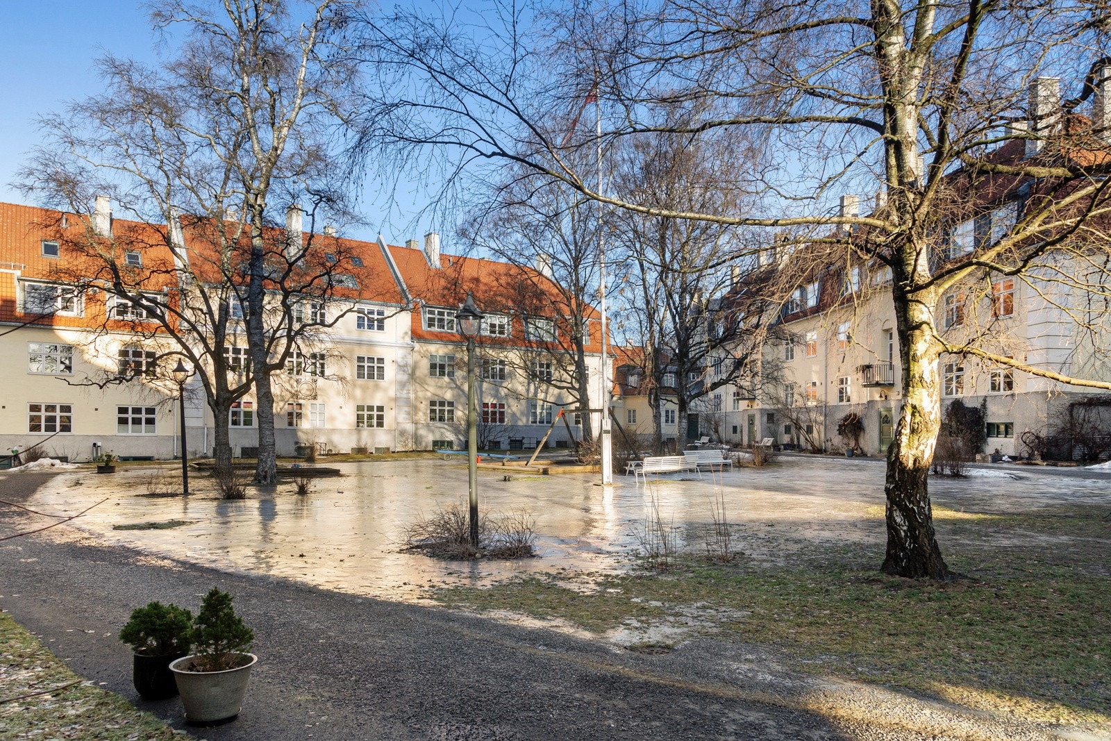 Gårdsrom Galleribilde