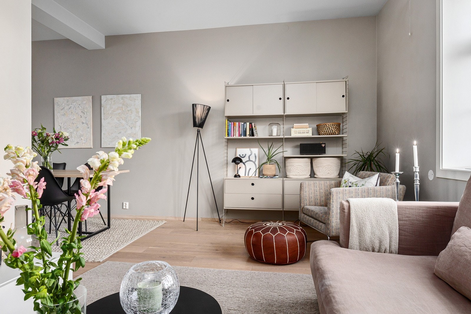 Lys og trivelig stue Galleribilde