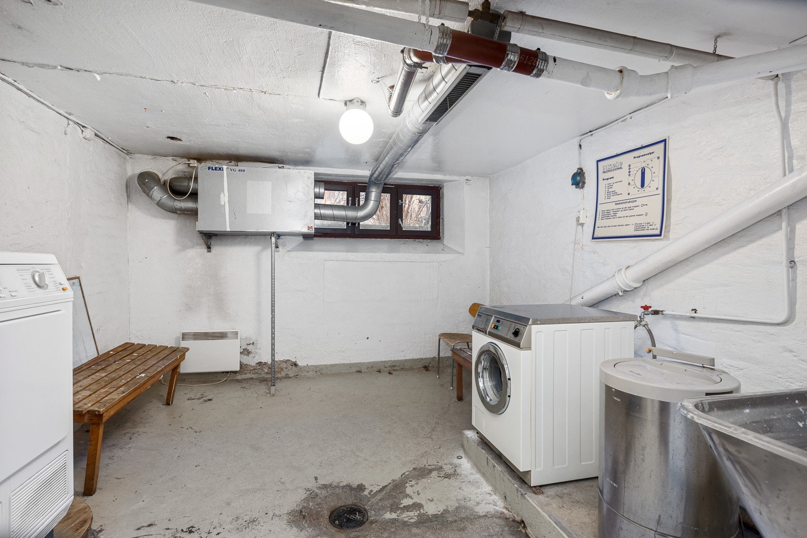 Fellesvaskeri i kjeller Galleribilde