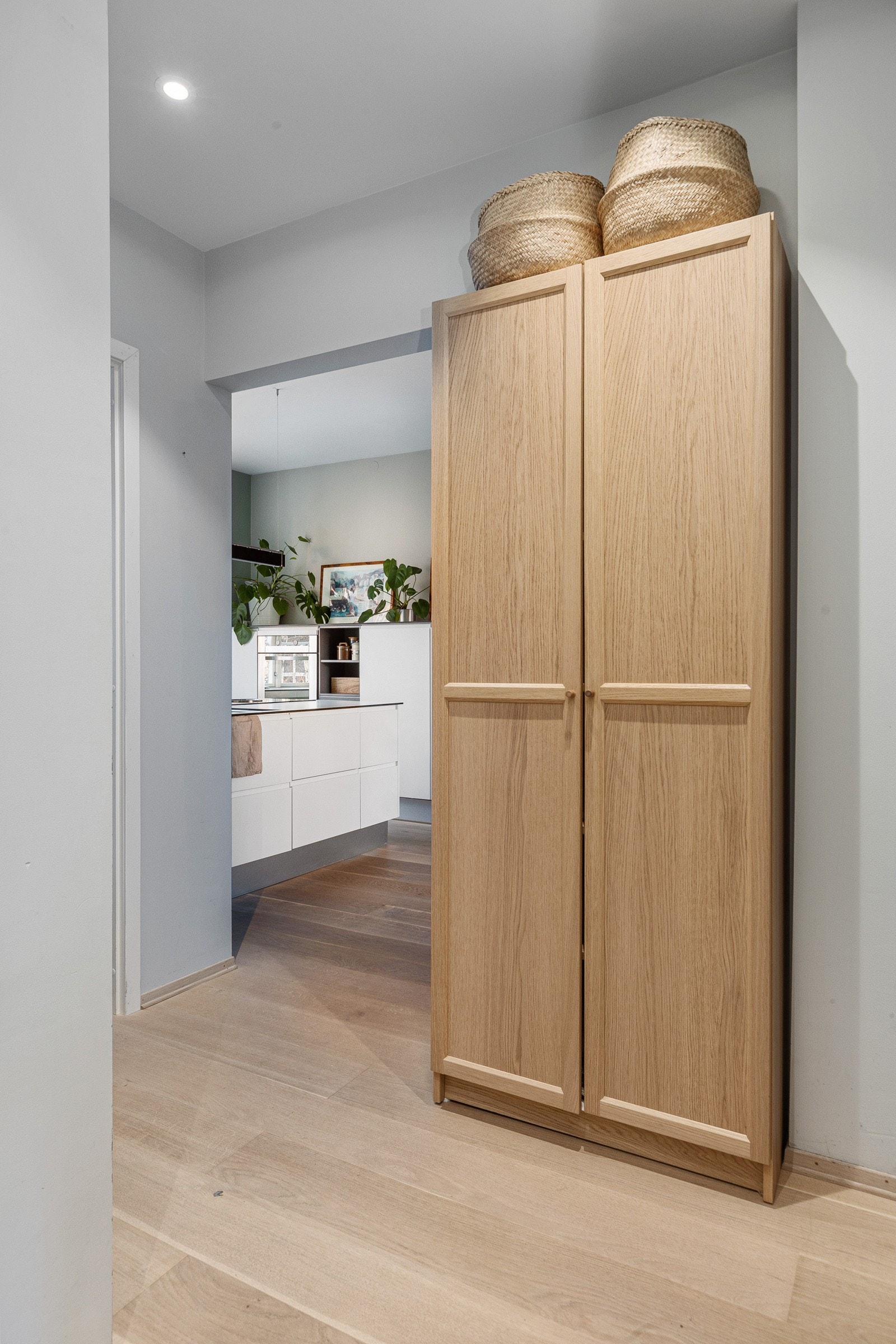 Entré med garderobeskap Galleribilde