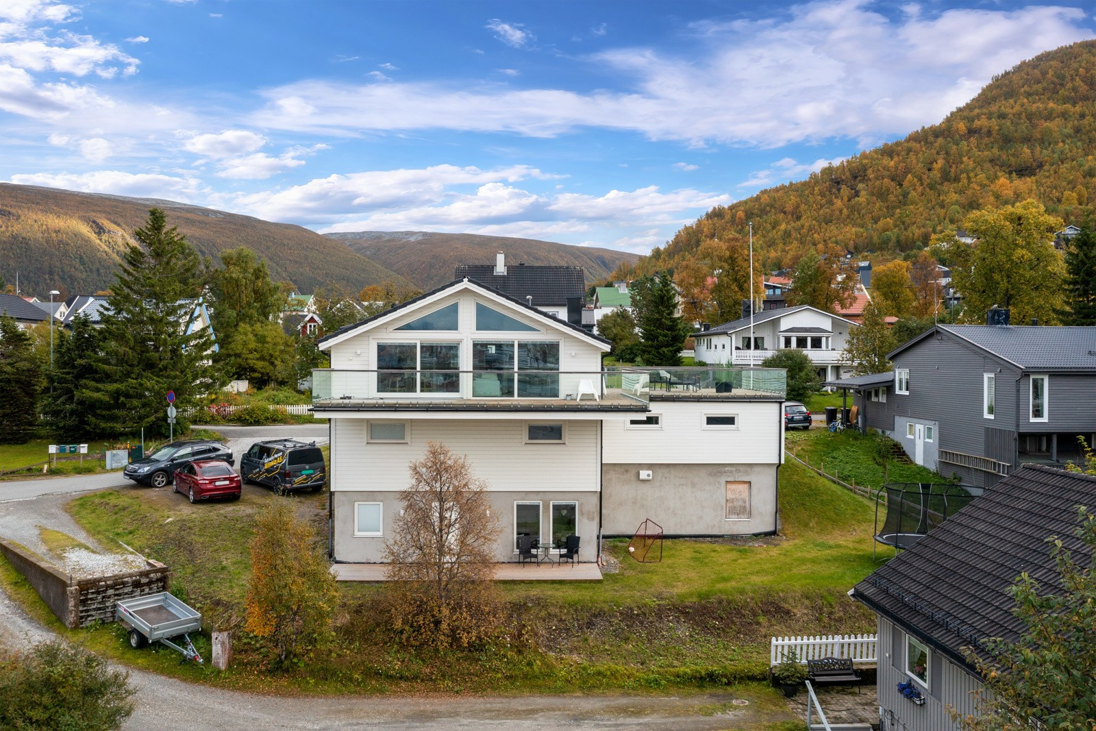 Boligen sett fra høstsesongen.