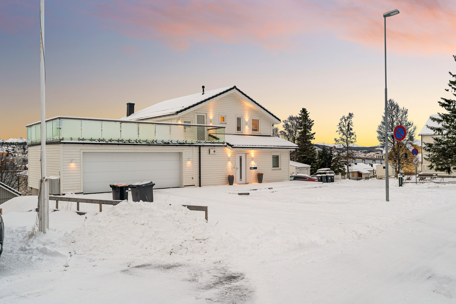 Velkommen til Broxvegen 9- En moderne enebolig med gjennomgående høy standard - Presentert av SNE Eiendomsmegling ved Ivar Nerdal!