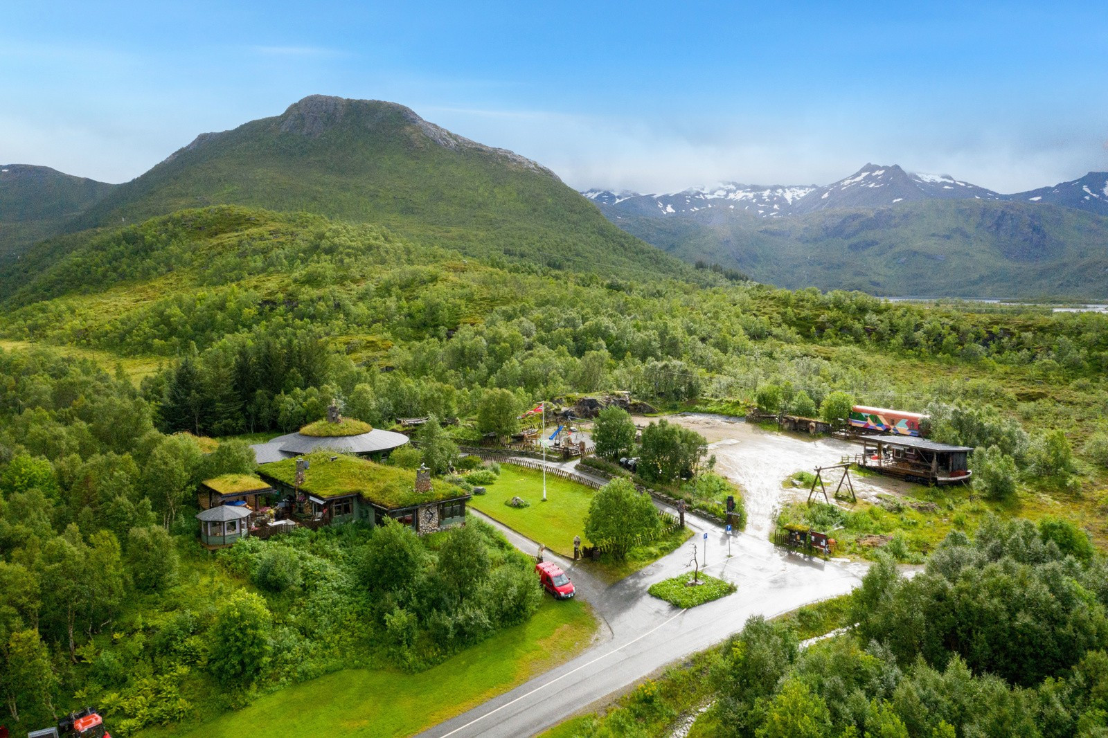 Velkommen til Trollveien 4,6 & 8 - Presentert av eiendomsmegler Robin C. Lund!