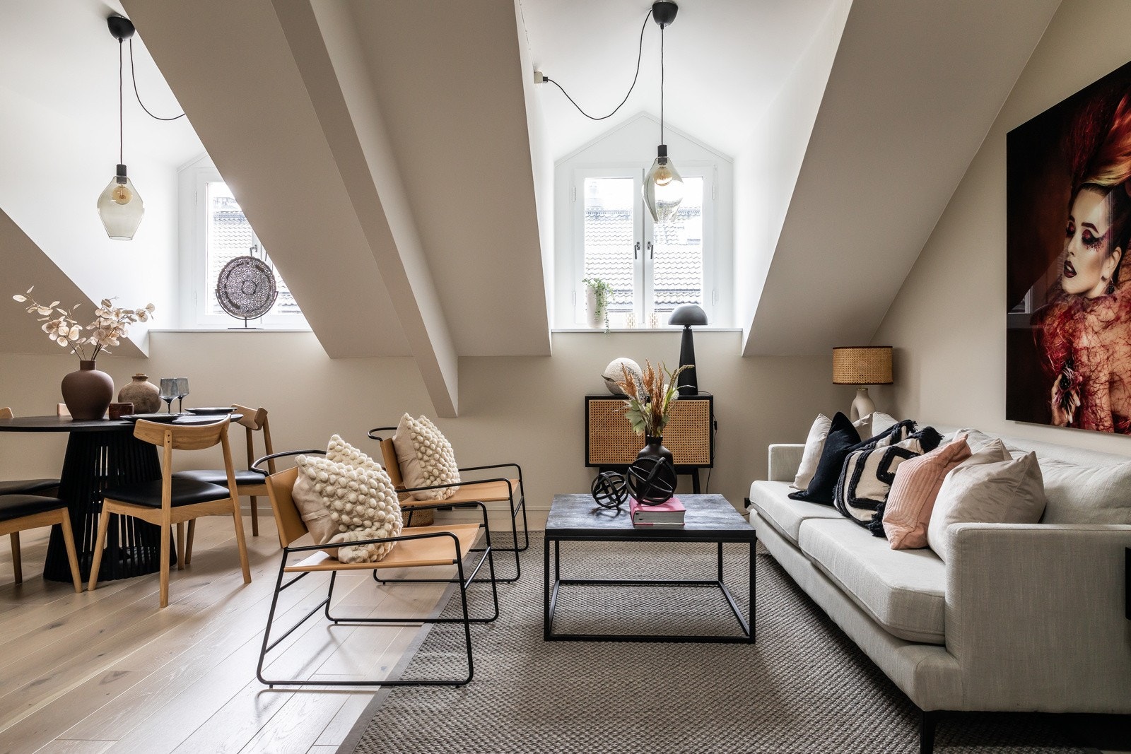 Smakfull toppleilighet med moderne farge- og materialvalg, samt kvalitetsmessig standard. Galleribilde