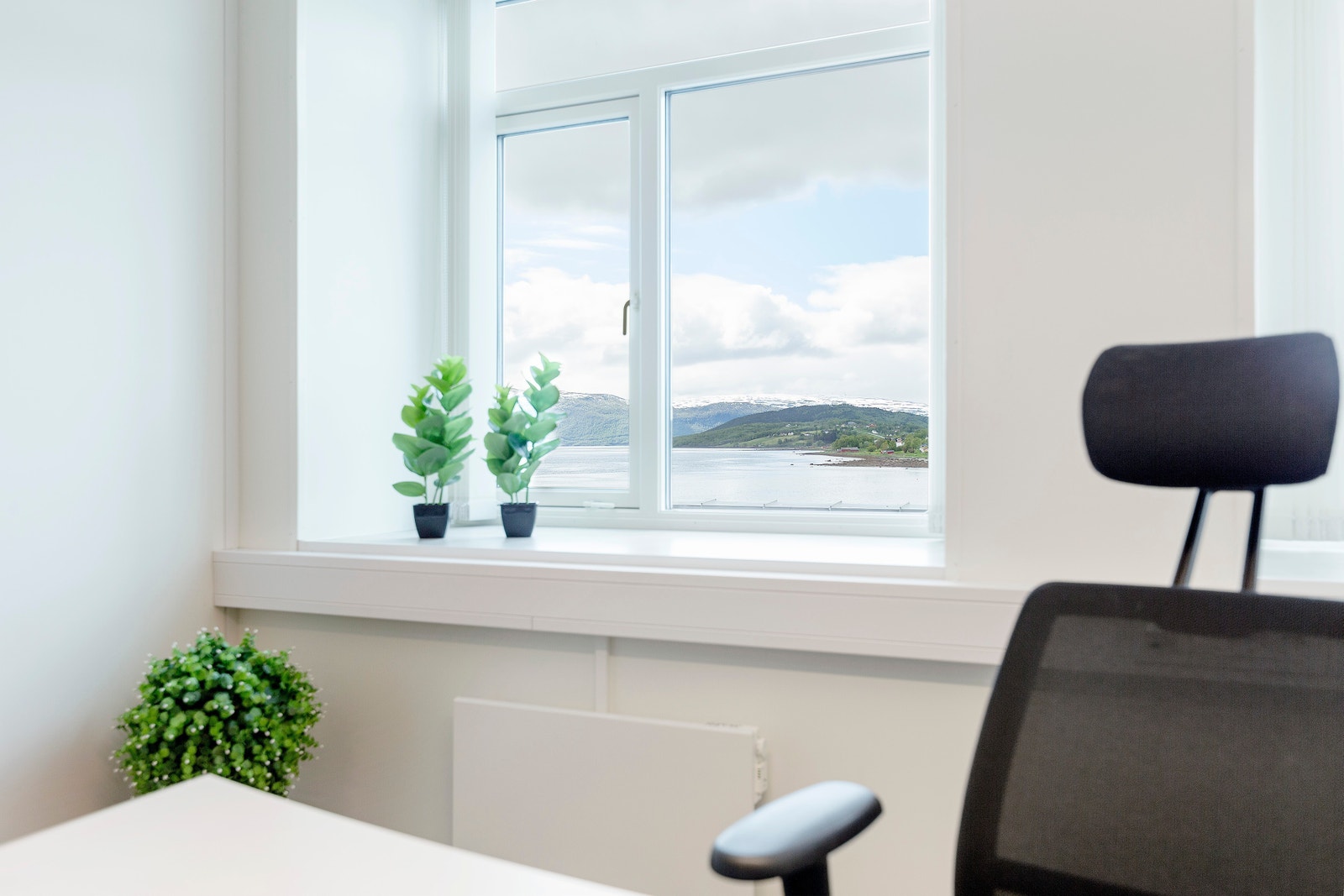 Enkeltkontor med utsikt over Saltenfjorden Galleribilde