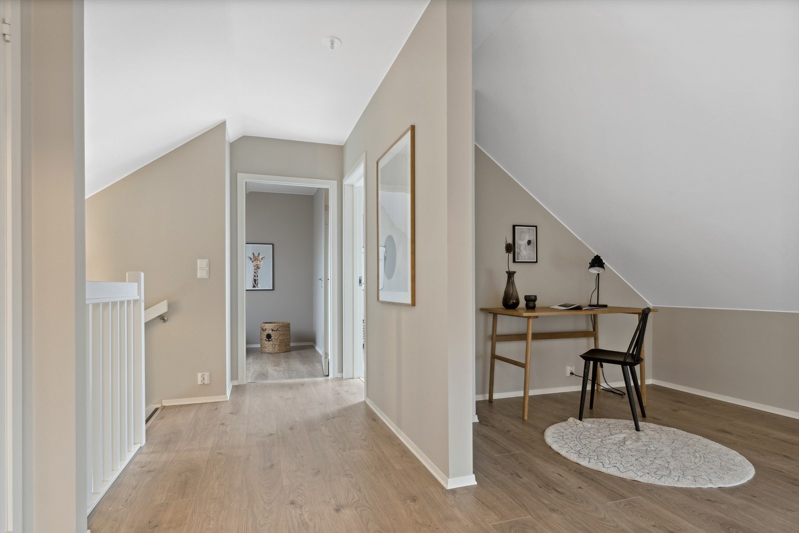 Det er også plass til et hjemmekontor i loftstuen. Galleribilde