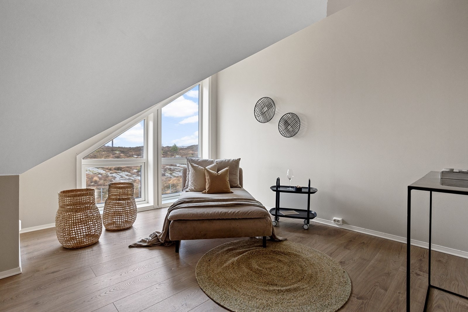 Loftstue som kan brukes til TV-stue, lekeareal og lignende. Galleribilde