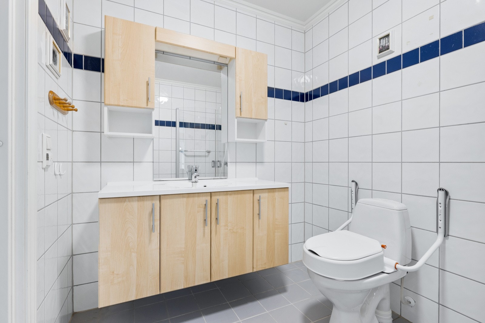 Badet er utstyrt med opplegg for vaskemaskin Galleribilde