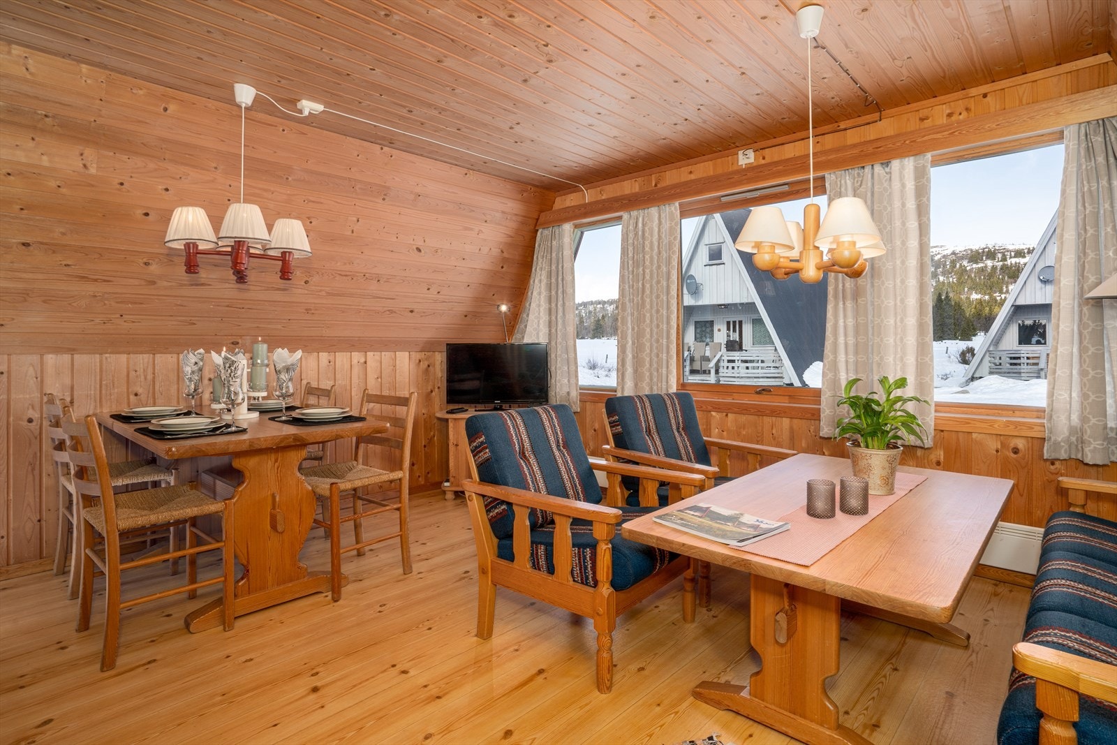 Store vindusflater slipper inn godt med lys. Galleribilde