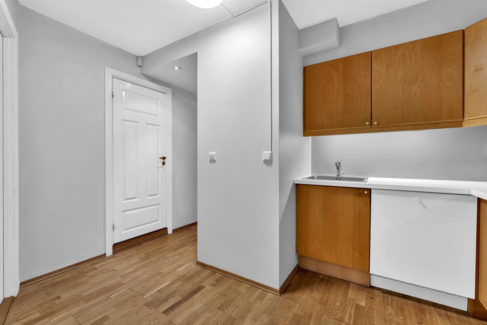 Hele leiligheten, med unntak av badet, ble malt i 2021. Galleribilde