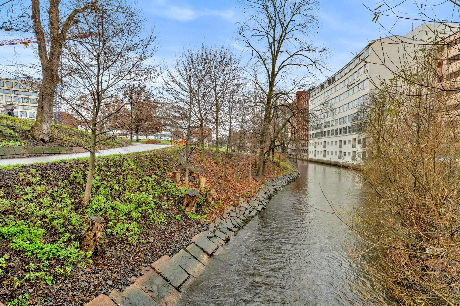 For hyggelige søndagsturer kan man spasere langs Akerselva opp forbi Nydalen og videre innover mot Maridalsvannet. Galleribilde