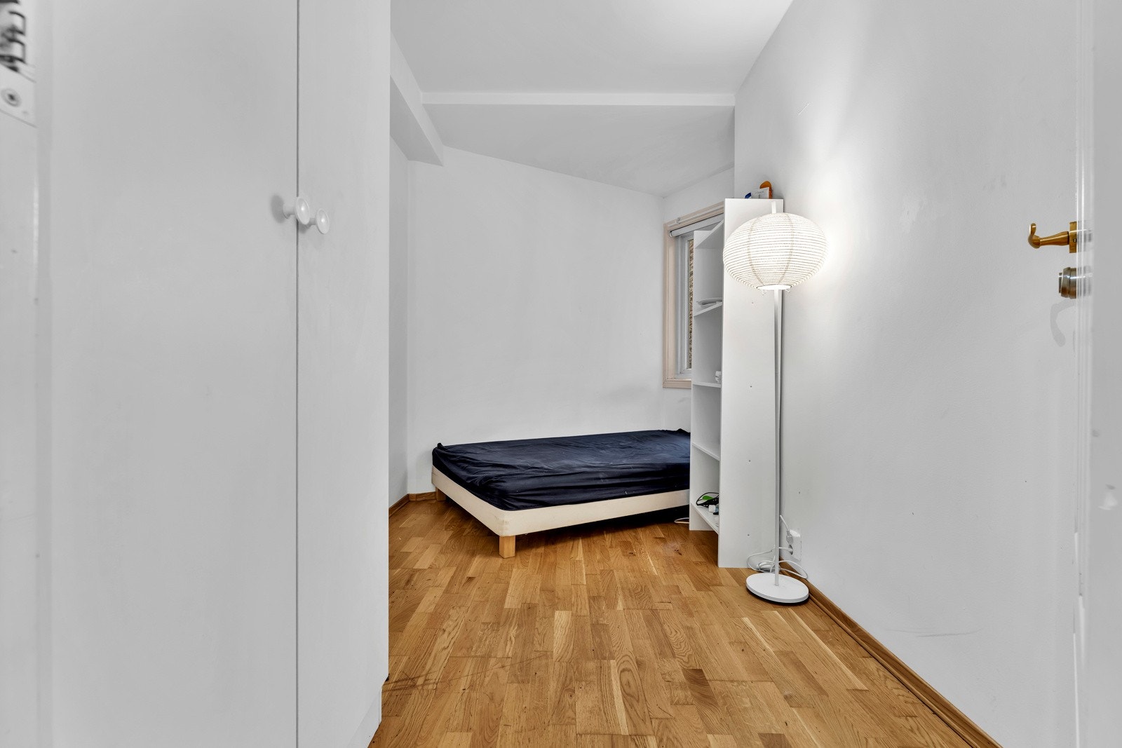 Fra det ene soverommet er det utgang til en fransk balkong. Galleribilde