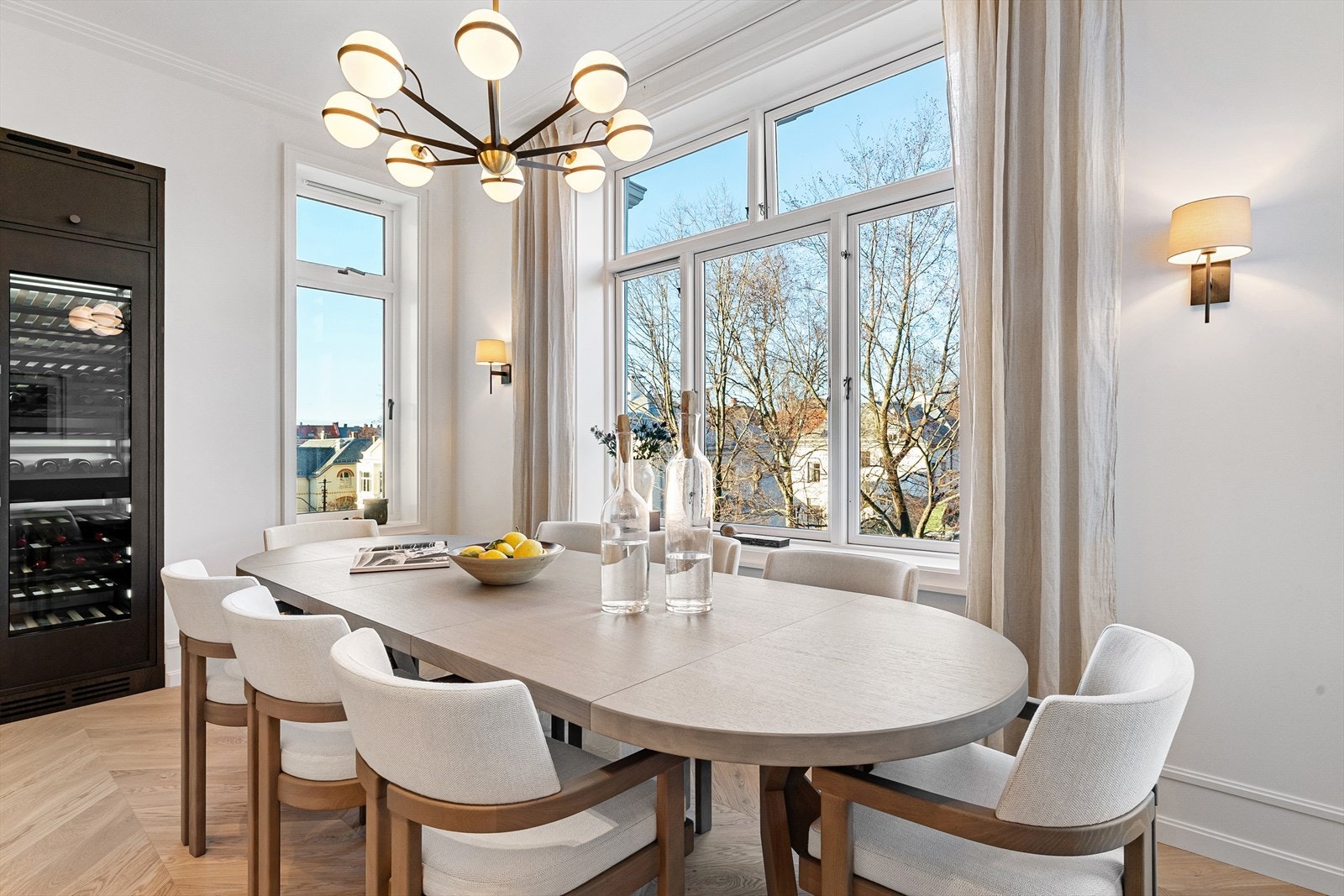 Nye vinduer på kjøkken mot nord og sør, og vridere i bronsefarge fra R.Bergersen Galleribilde