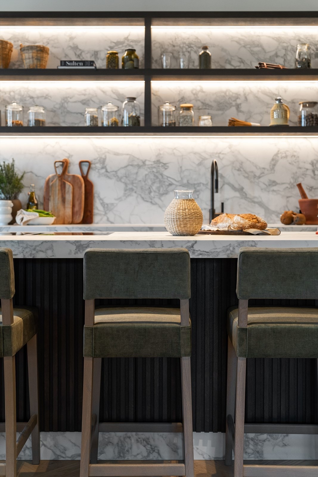 Ellingard Collection har bygd benkeplatene - All belysning er levert av SML Lightning med Bronse som tema Galleribilde