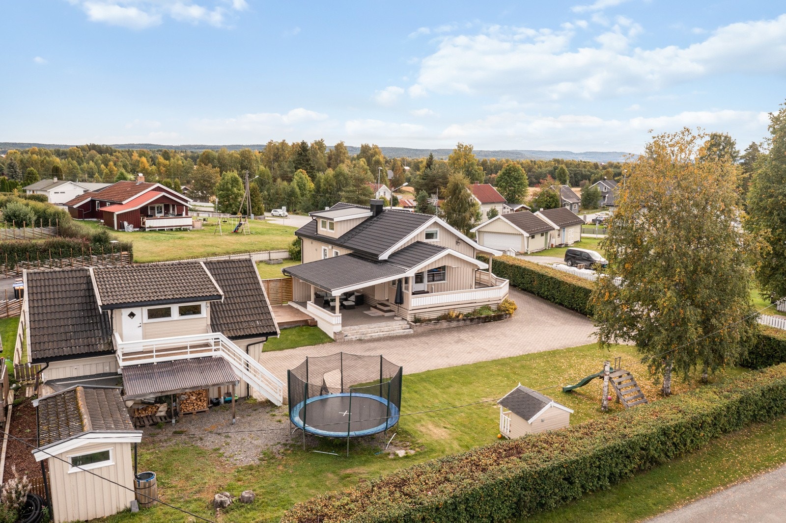 Stor og pent opparbeidet tomt. Galleribilde