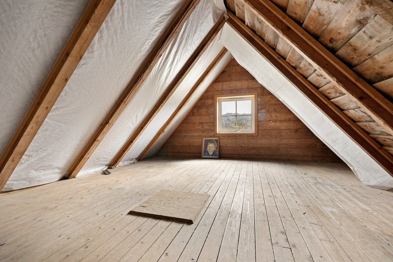 God lagringsplass på loft. Galleribilde