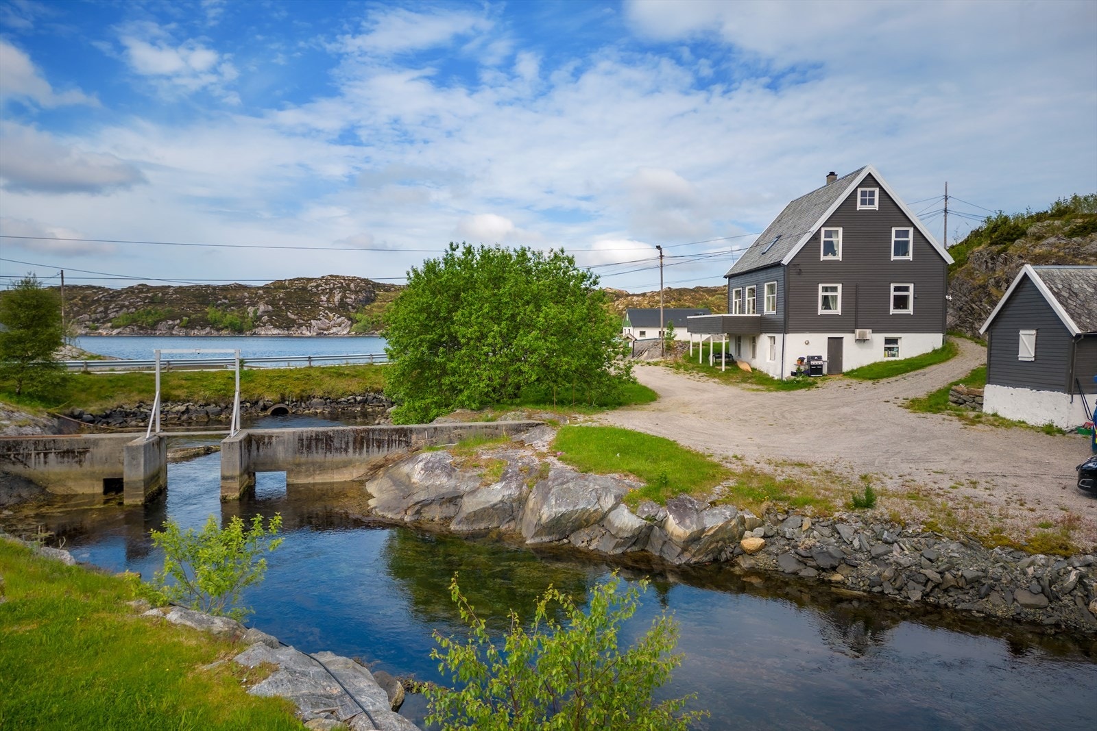 Gode parkeringsmuligheter utenfor boligen. Galleribilde