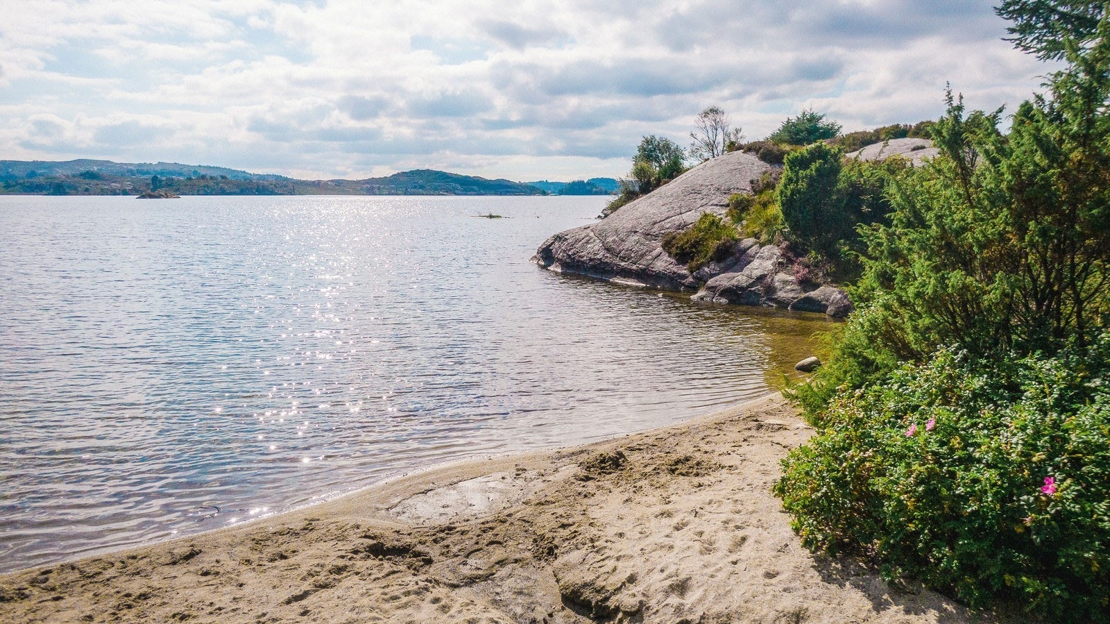 Nyt badestrand like ved promenaden Galleribilde