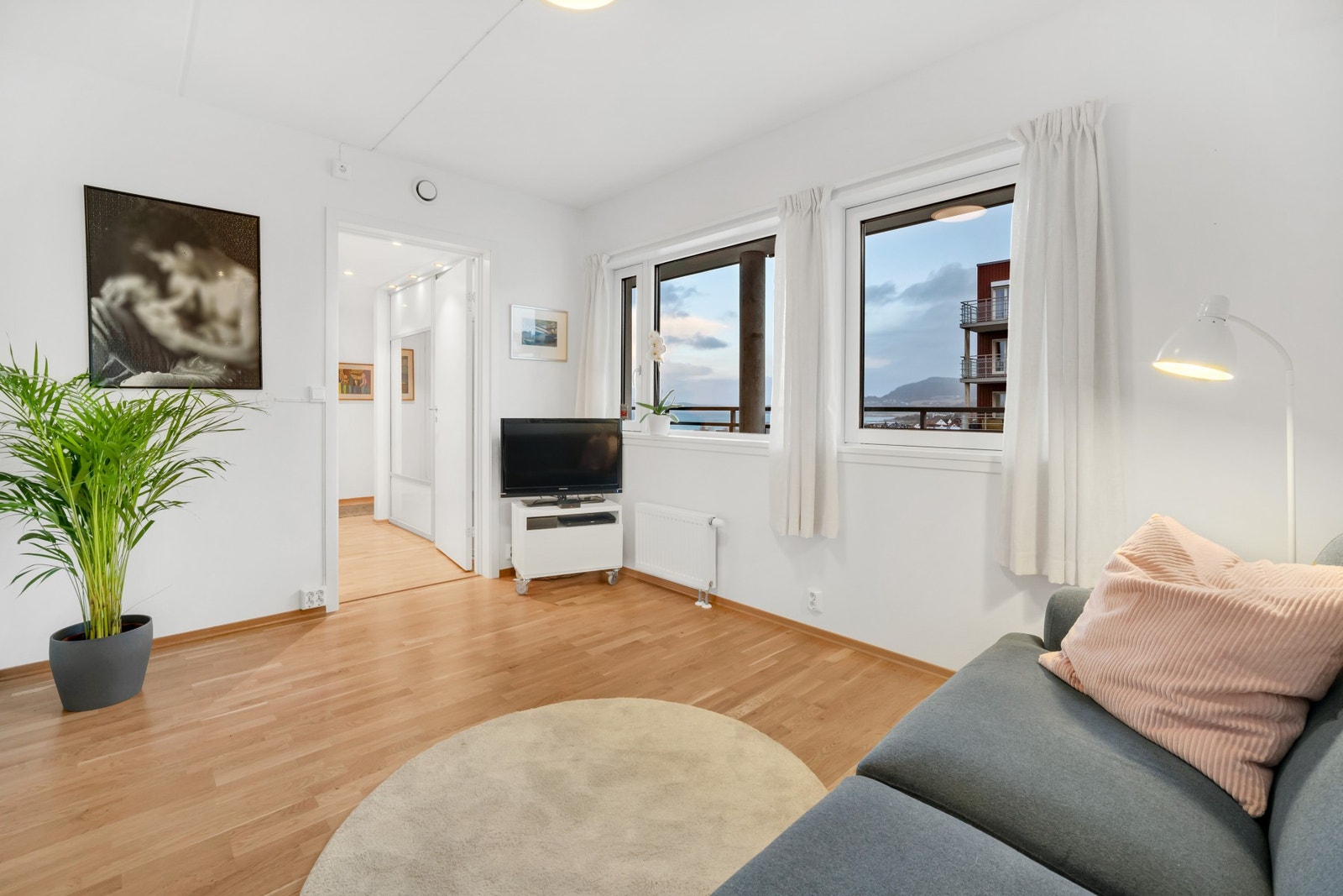 Gjesterom på ca. 11 kvm. Rommet er tilknyttet en bod på ca. 4 kvm. Galleribilde