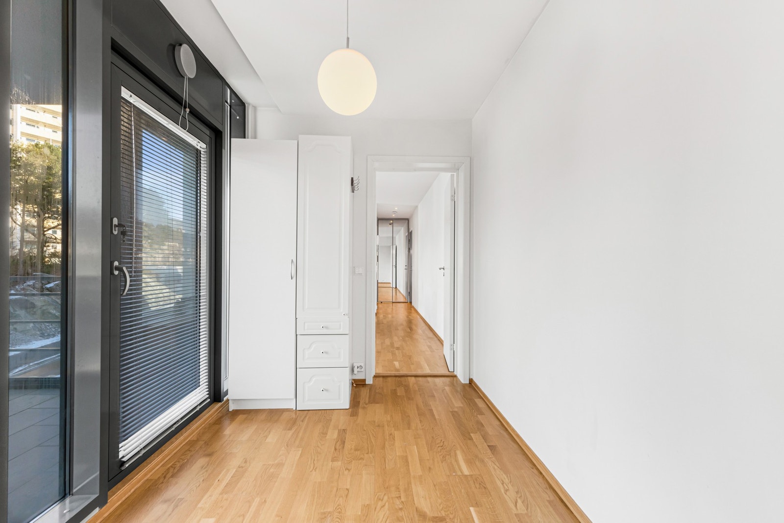 Det er god plass til garderobeløsning. Galleribilde