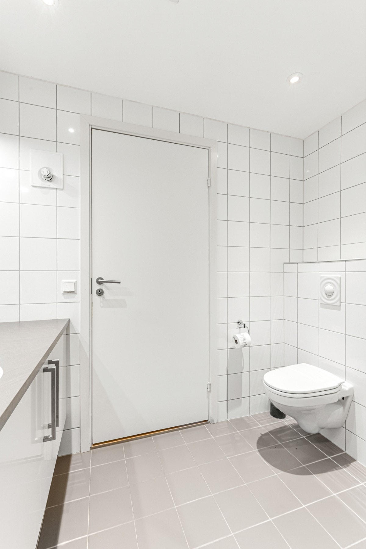 Vegghengt WC. Galleribilde