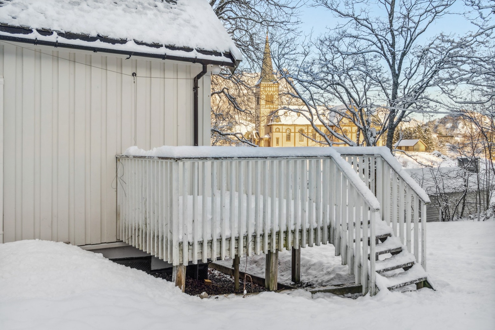 Altan med tilkomst til bakke Galleribilde