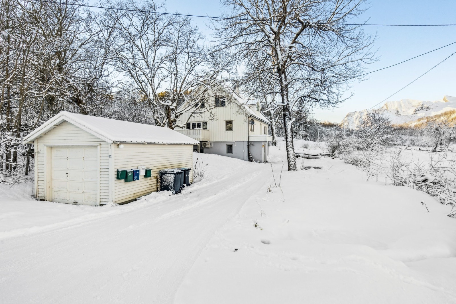 Adkomst og garasje Galleribilde