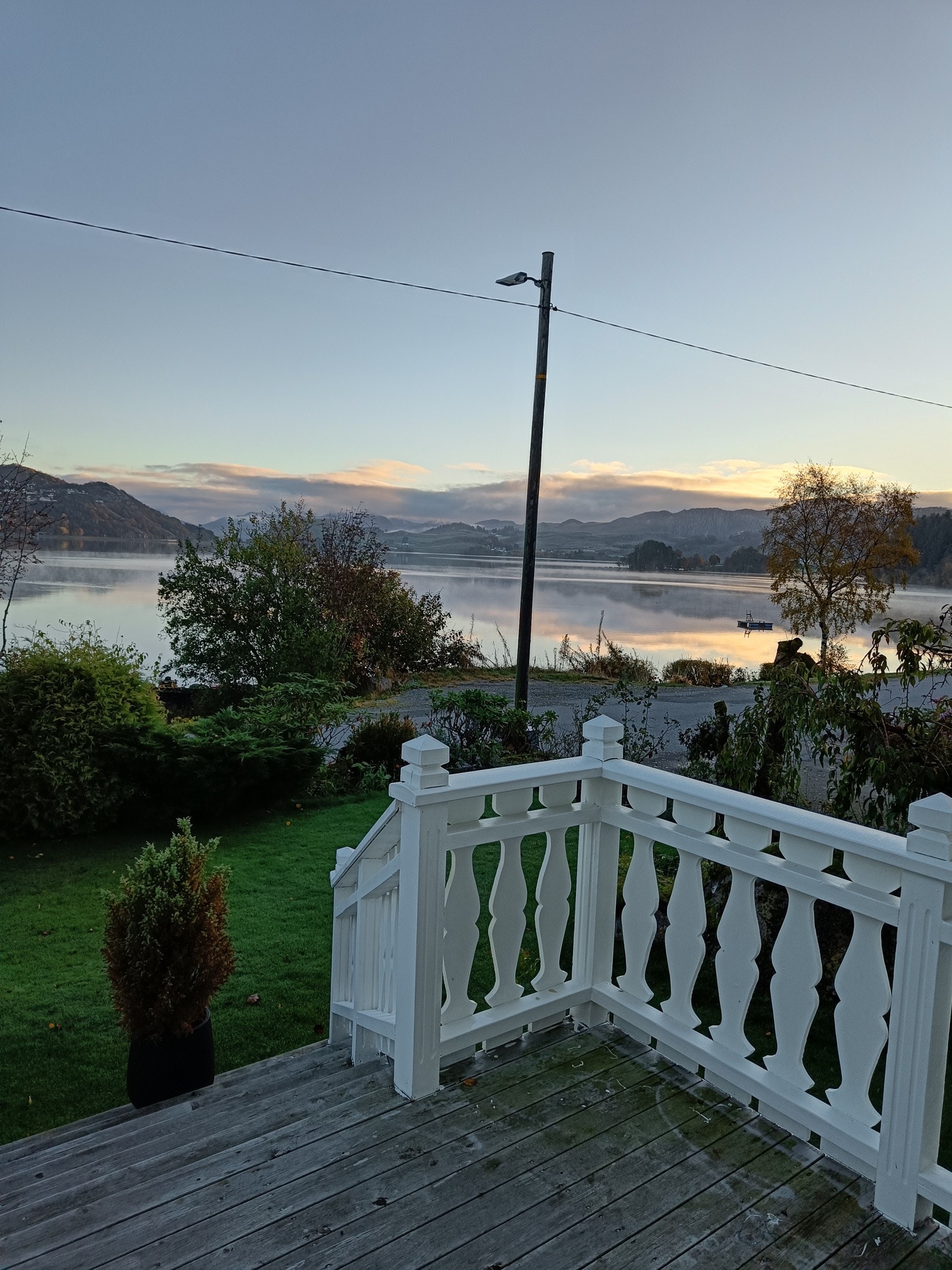 Magisk stemning fra terrasse ut fra stuen. Galleribilde