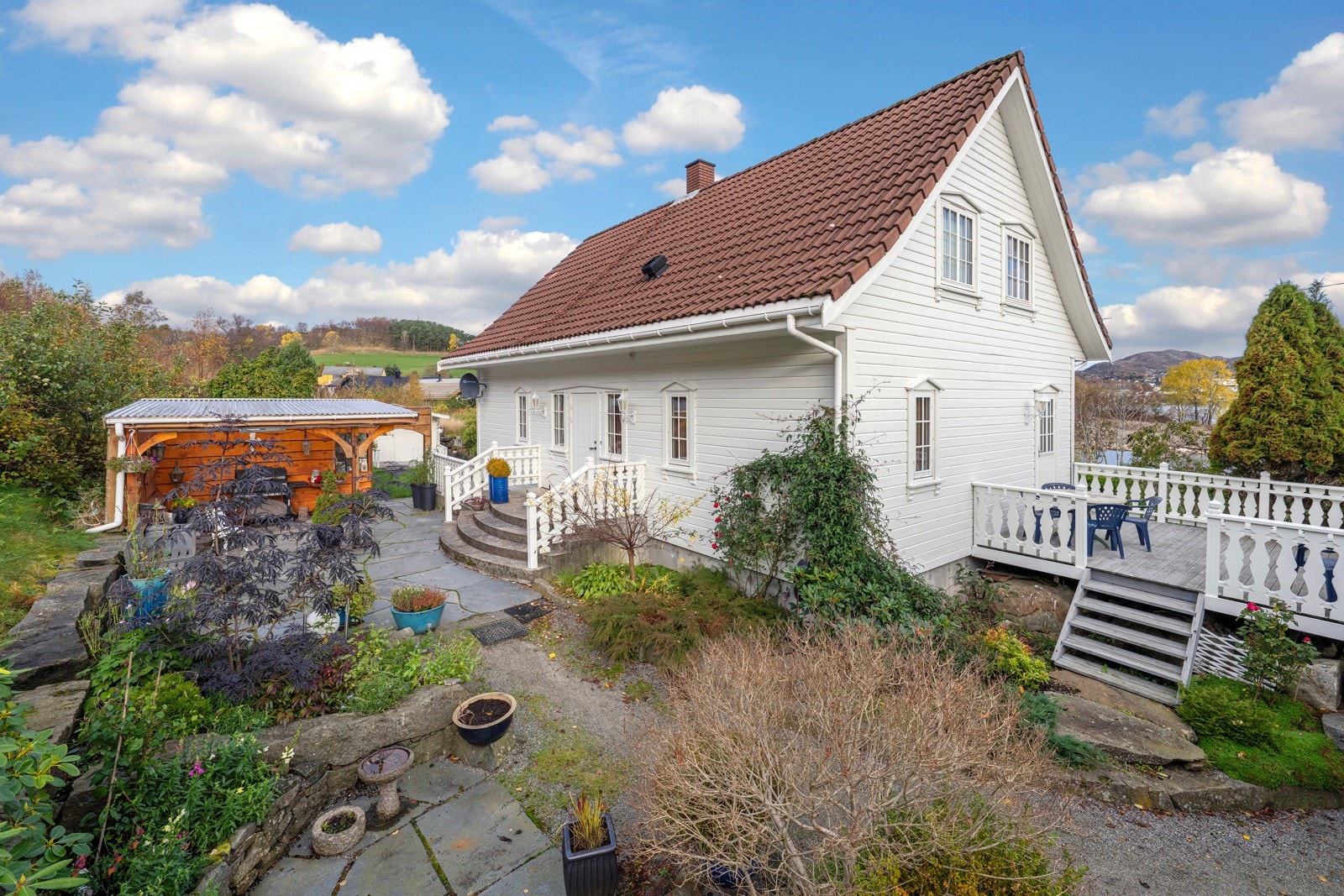 Uteområde ved hovedinngang. Galleribilde