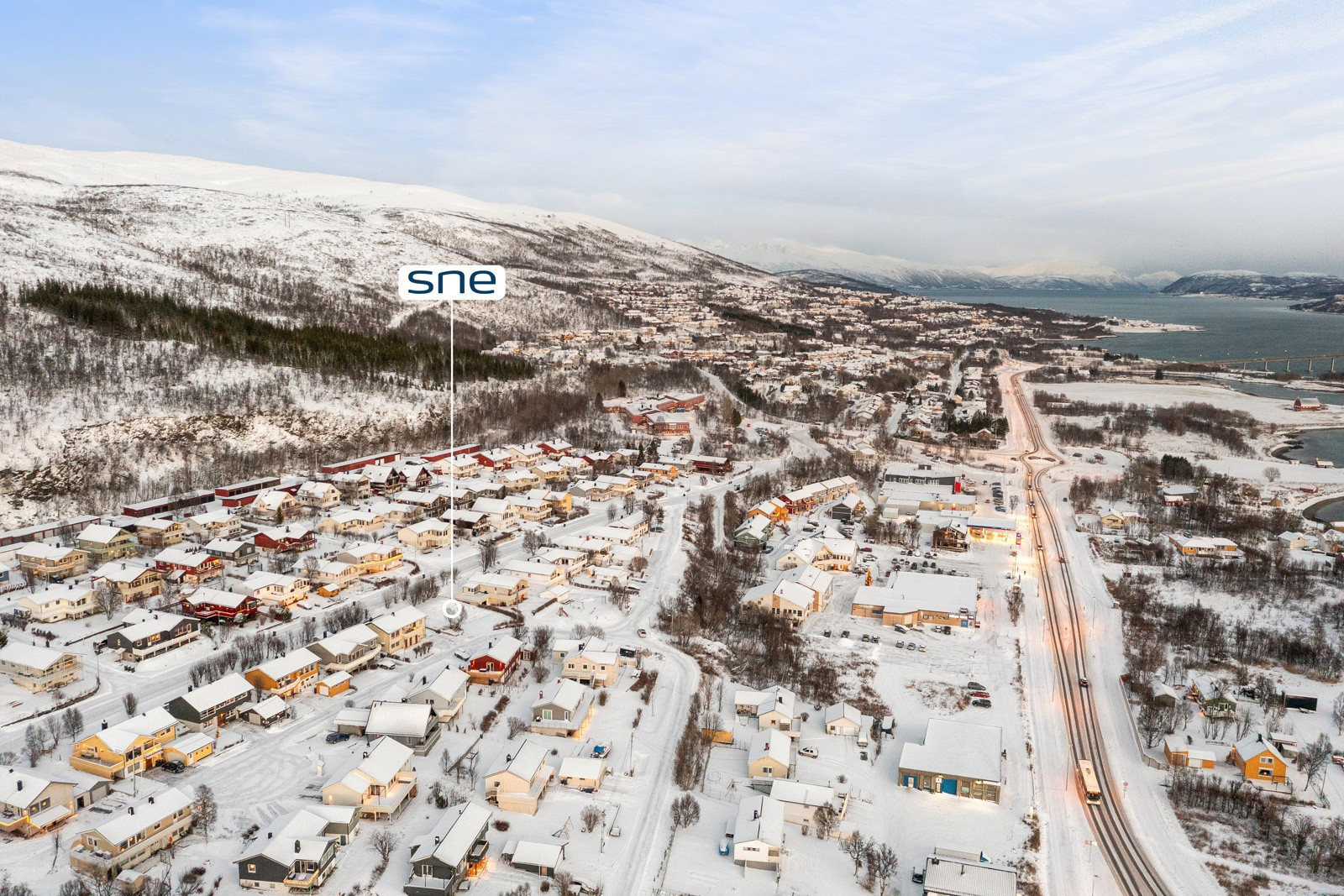 Kort kjøretur til utallige fjelltopper og friluftsområder med turløyper og skiløyper!