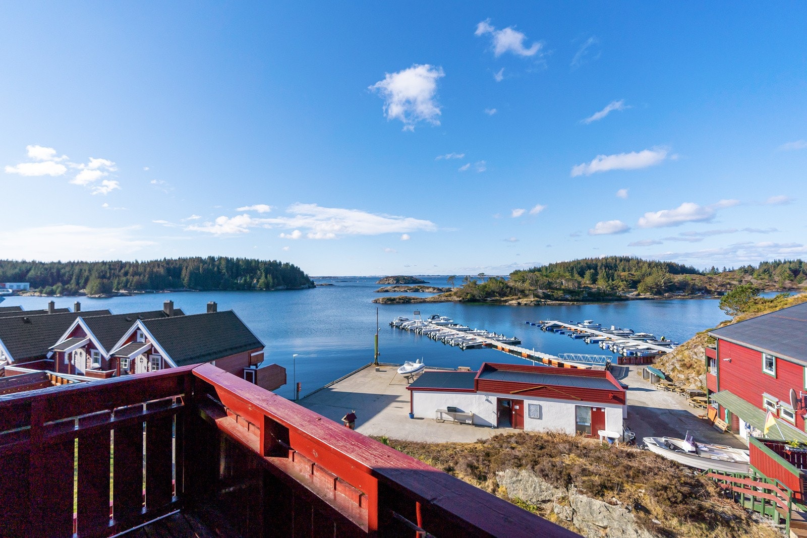 Fint utsiktspunkt over Bøvågen og videre over til Øygarden Galleribilde