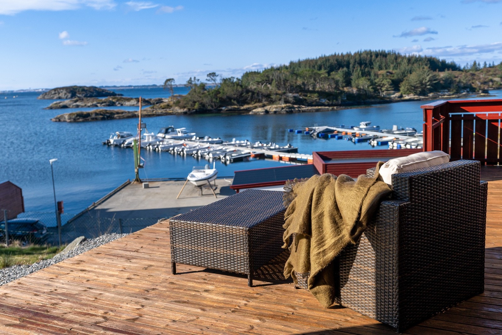 Terrasse med utsikt over fjorden Galleribilde