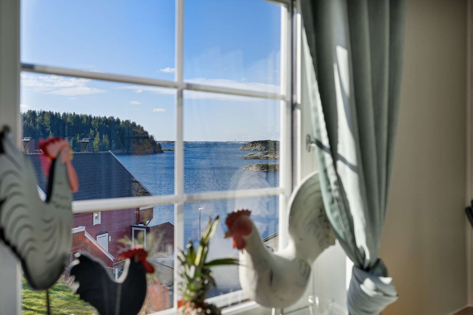 Utsikt fra kjøkkenvindu med Stureterminalen i det fjerne Galleribilde