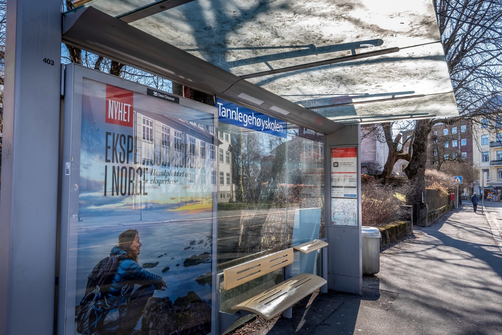 Området gir mulighet for offentlig kommunikasjon via buss og trikk, hvorav nærmeste holdeplass er Adamstuen, rett ved boligen. Galleribilde