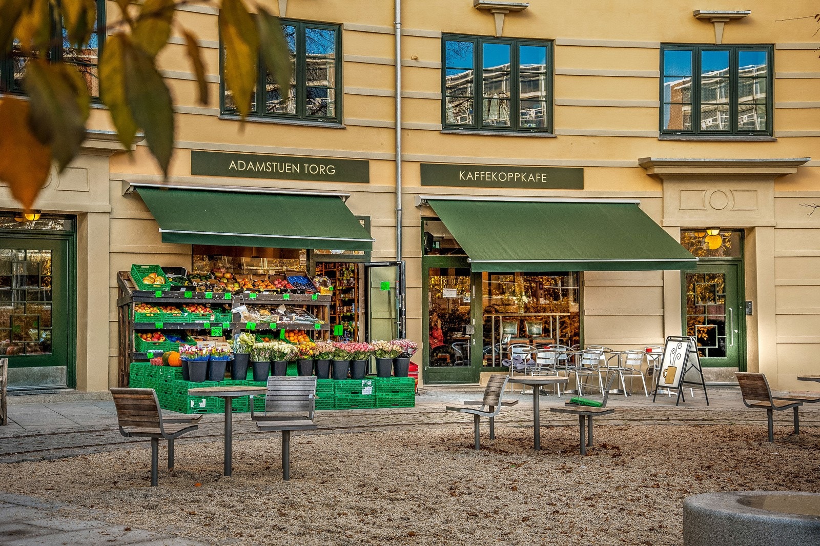 Området har nærhet til skoler, barnehager, offentlig kommunikasjon, samt et rikt utvalg av fasiliteter og servicetilbud. Galleribilde