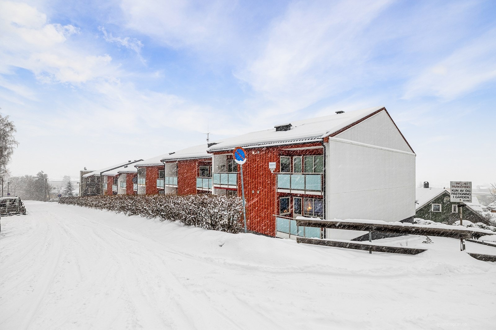 Fasade i snøvær Galleribilde