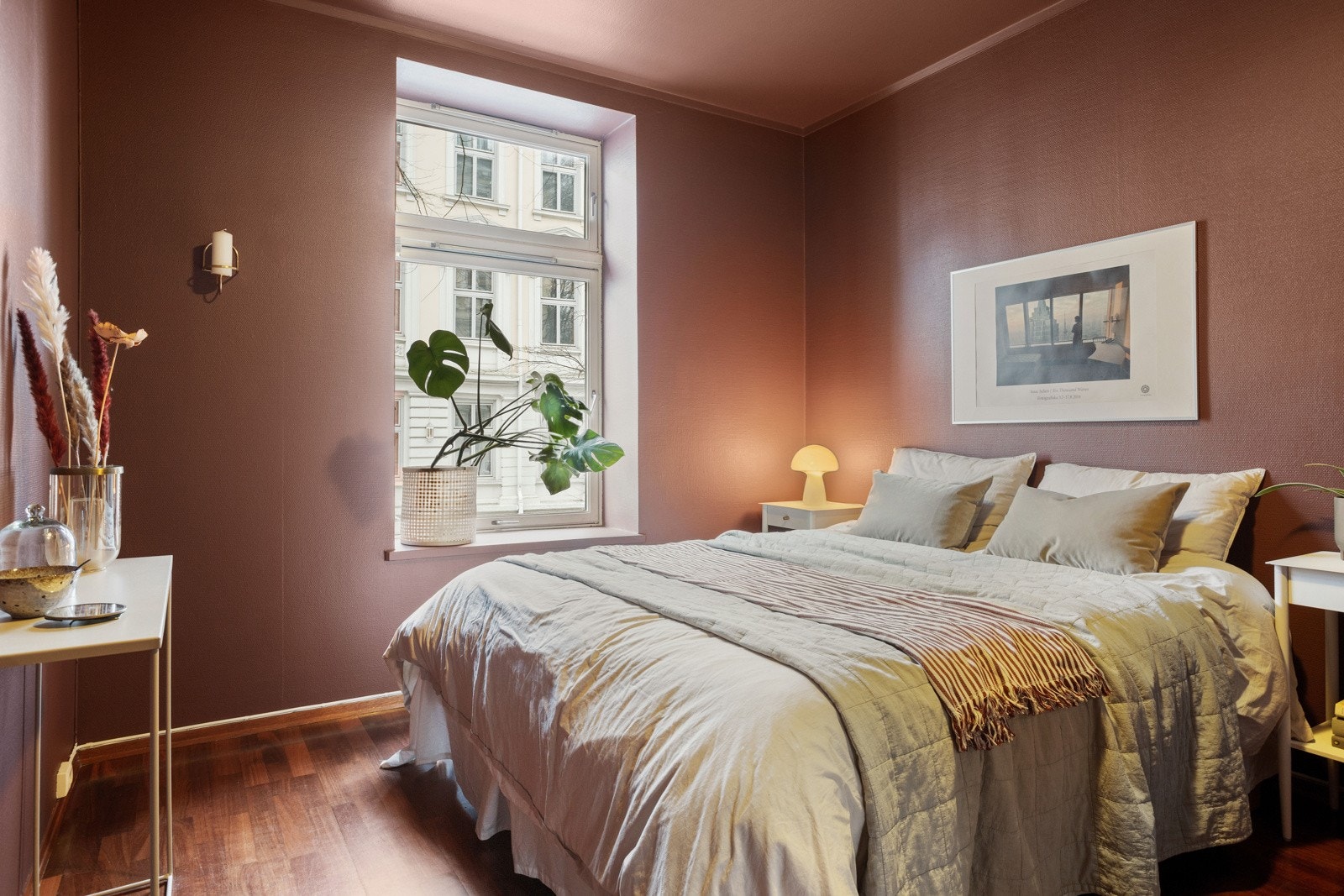 Stort soverom med nymalte overflater! Galleribilde