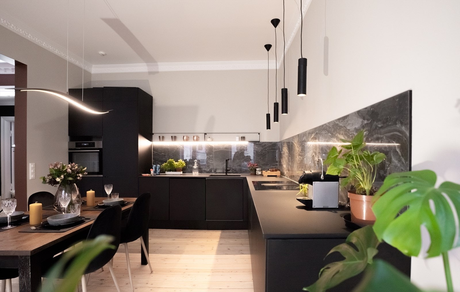 Det er lagt vekt på eksklusive materialvalg og lekre fargekombinasjoner. Galleribilde