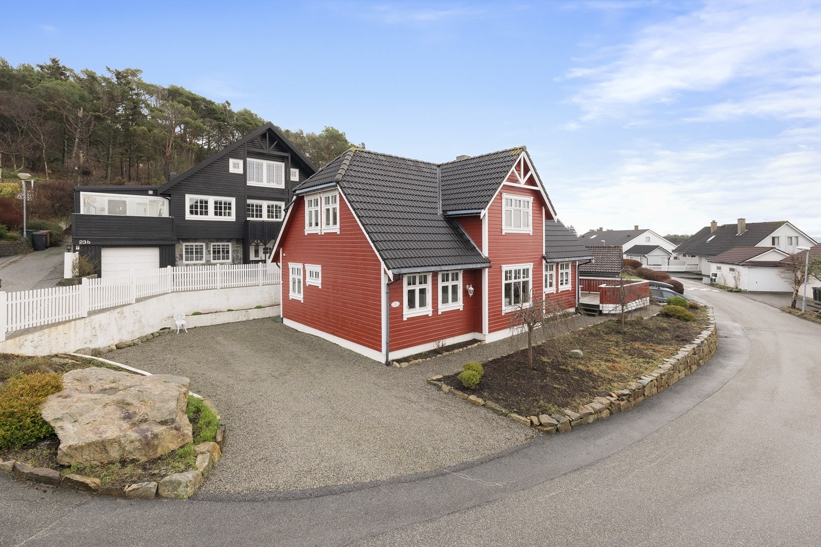 Boligen ligger i populært og etablert boligområde på Tananger Galleribilde