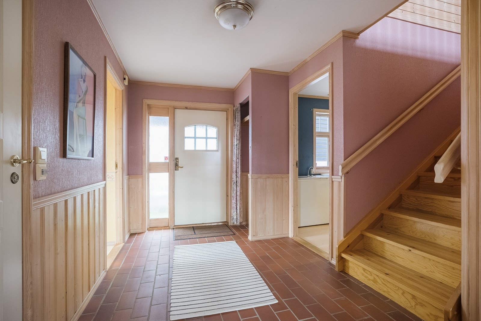 Romslig entré/hall Galleribilde