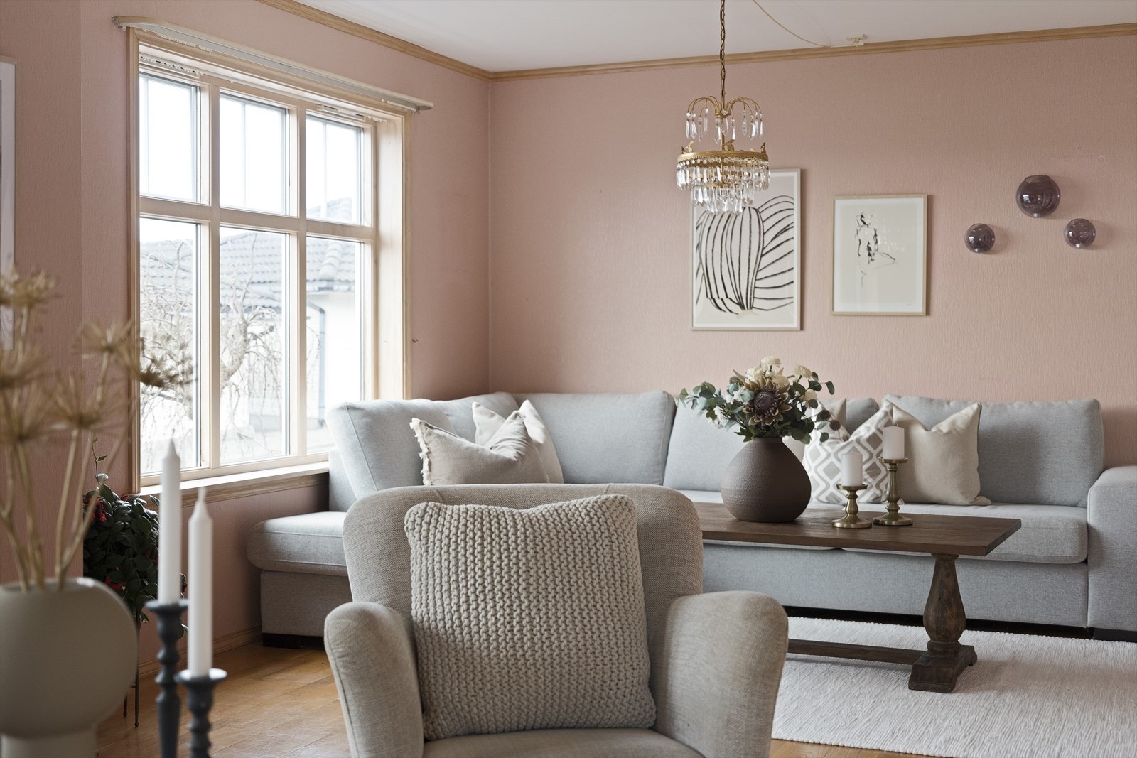 Praktisk romløsning. Innvendig standard er bra byggeår 1993. Galleribilde