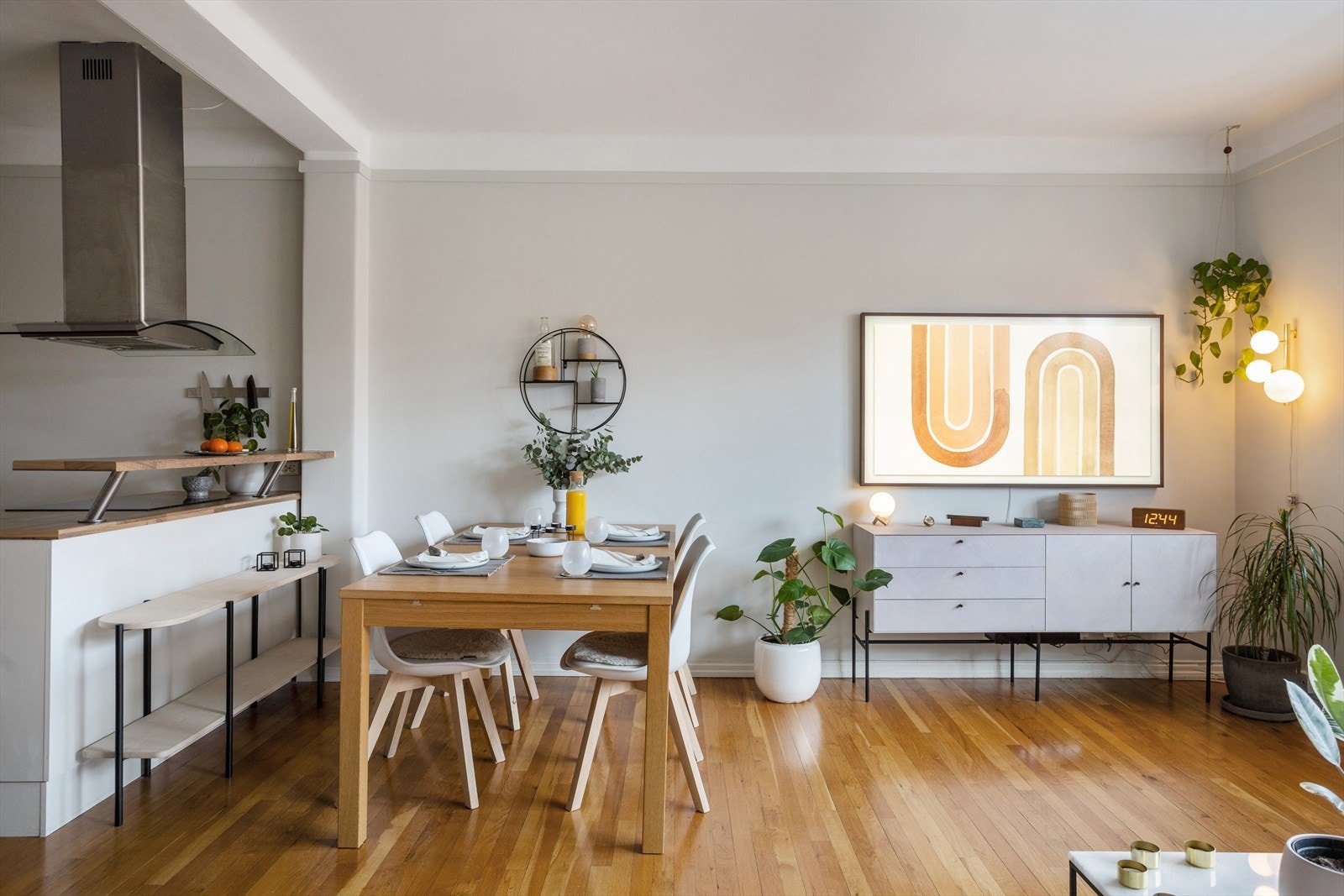 Om ønskelig er det plass til et stort spisebord. Galleribilde