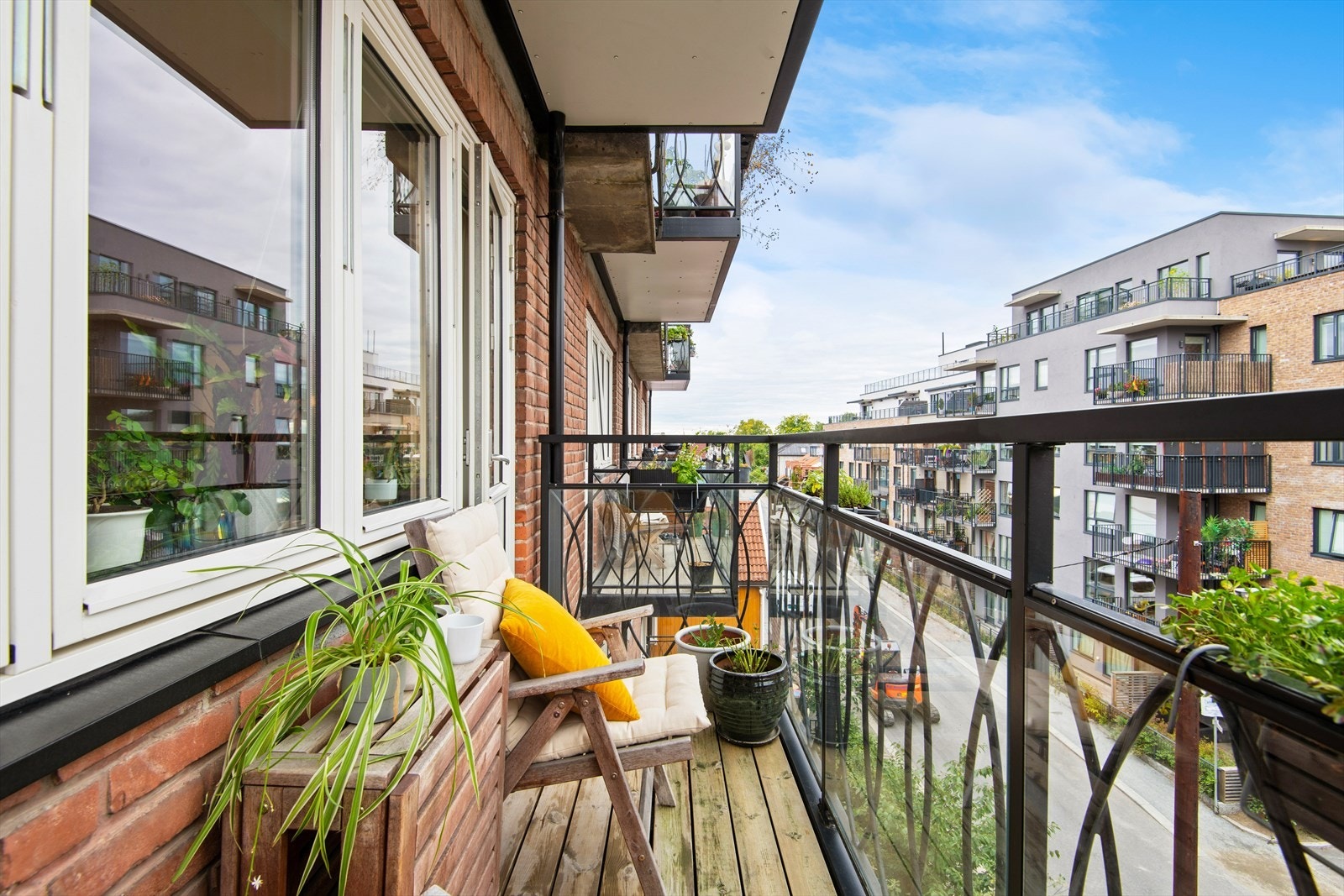 Fra stuen er det utgang til balkong. Galleribilde