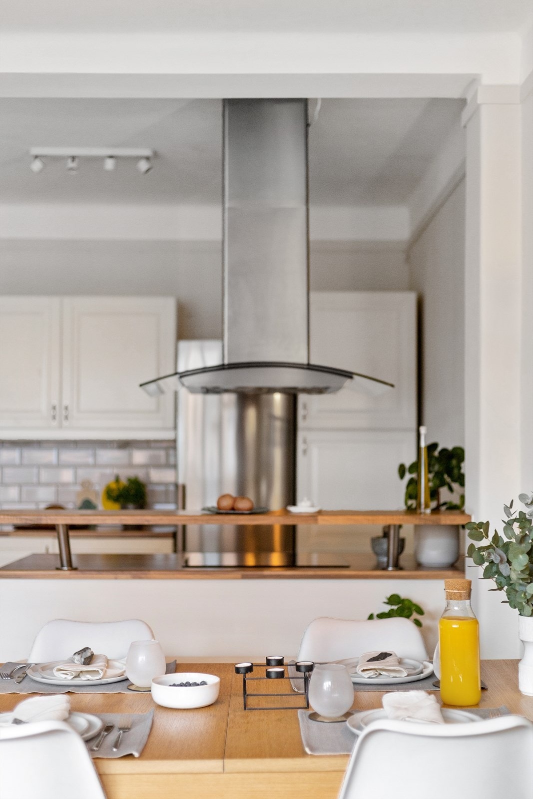 Kjøkkenet er nytt i fra 2014 i forbindelse med at kjøkkenet ble flyttet ut til stuen. Galleribilde