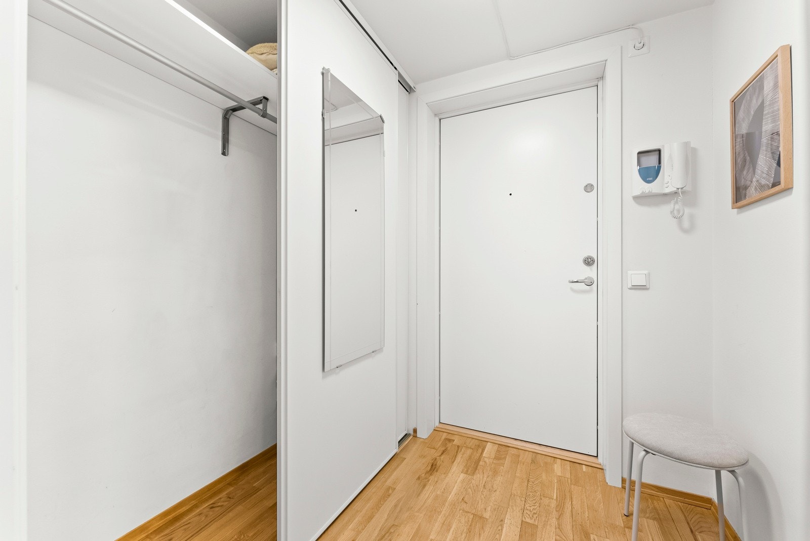 Romslige skyvedørsgarderober Galleribilde