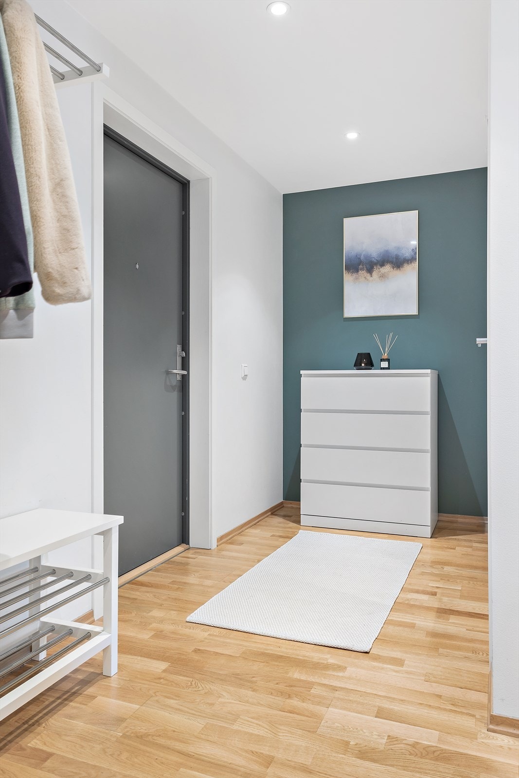 I gangen har du god plass til å innrede med ulike oppbevaringsløsninger. I tillegg har du tilknytning til en bod på 3 kvm Galleribilde