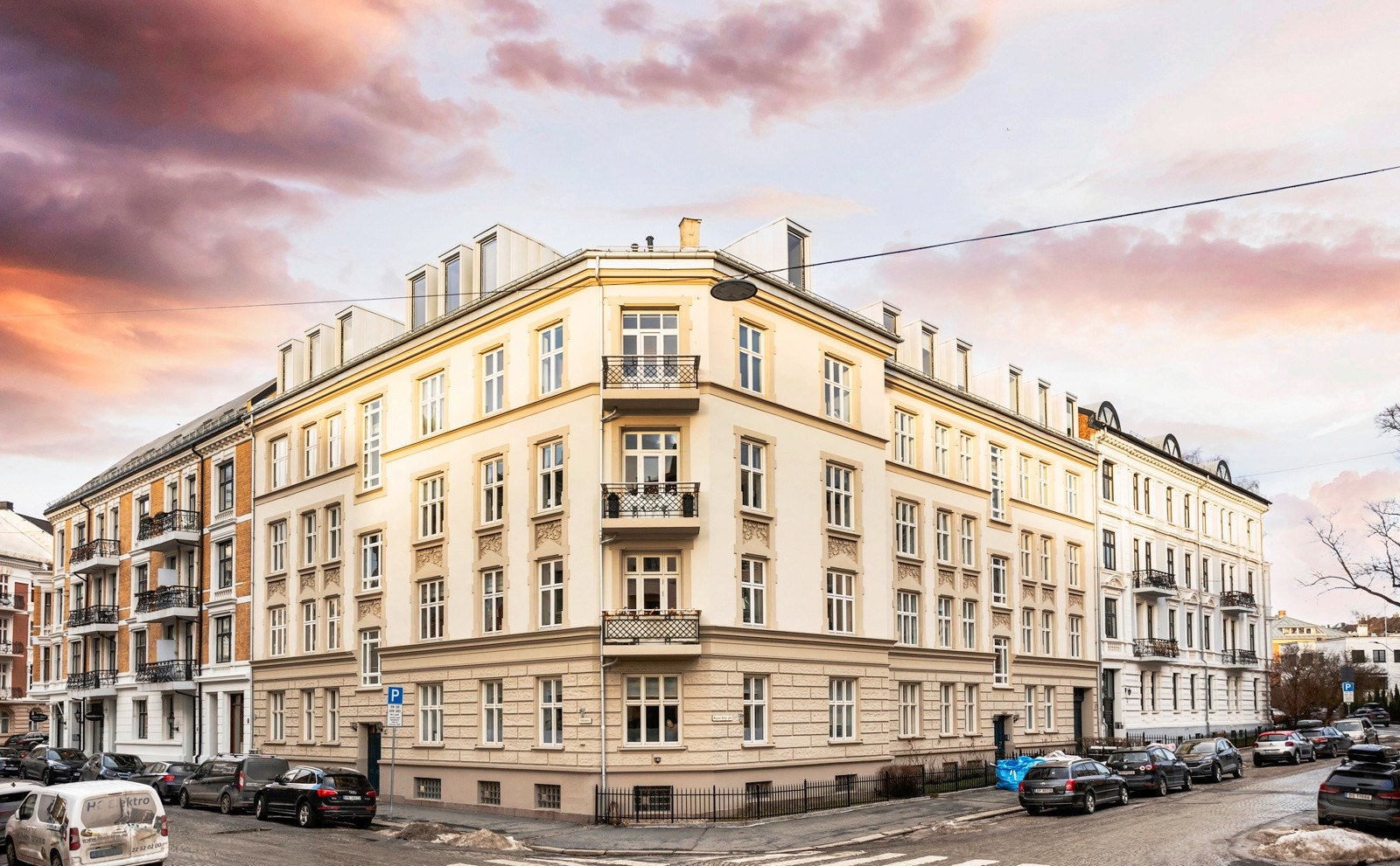 Leiligheten ligger i et meget populært, urbant og sentralt boligområde på Frogner i Oslo, men allikevel tilbaketrukket i Magnus Bergs gate Galleribilde