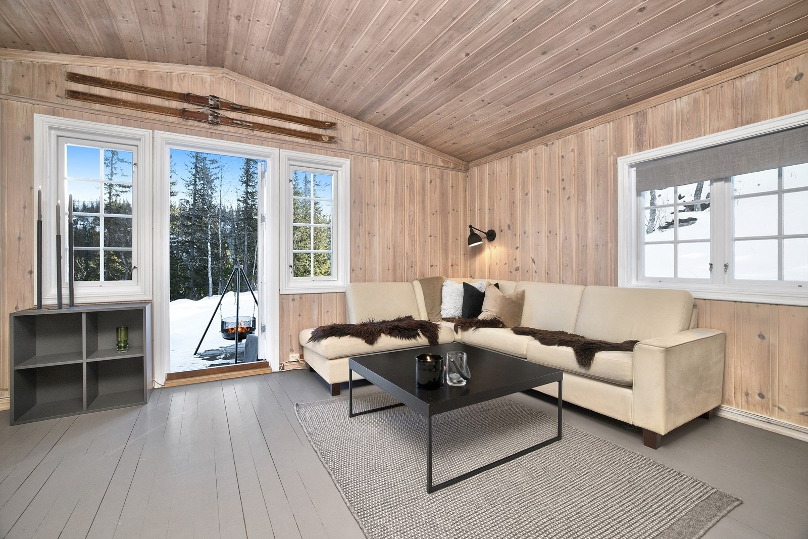 Fra stue er det utgang til terrasse Galleribilde